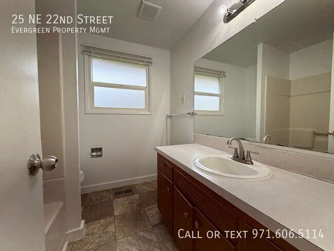 Building Photo - 25 NE 22nd St