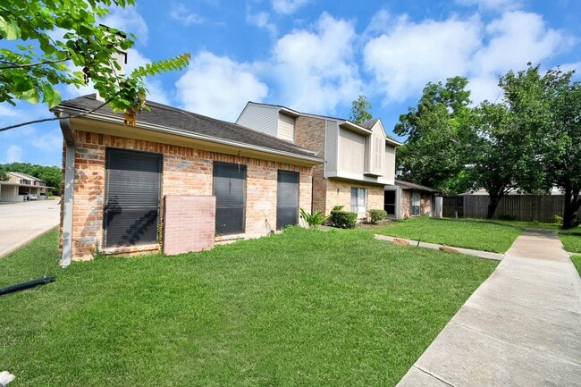 Building Photo - 7877 Kendalia Dr
