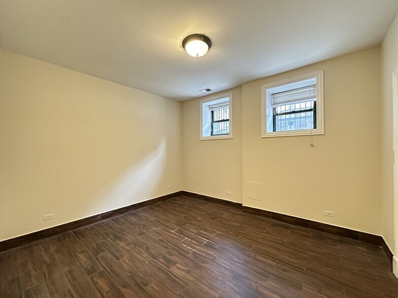 Building Photo - 851 N LaSalle St