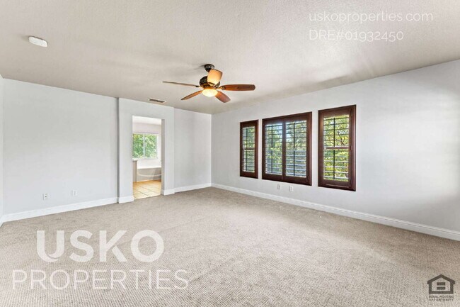 Building Photo - "Spacious 4-Bedroom Retreat with 2.5 Baths...