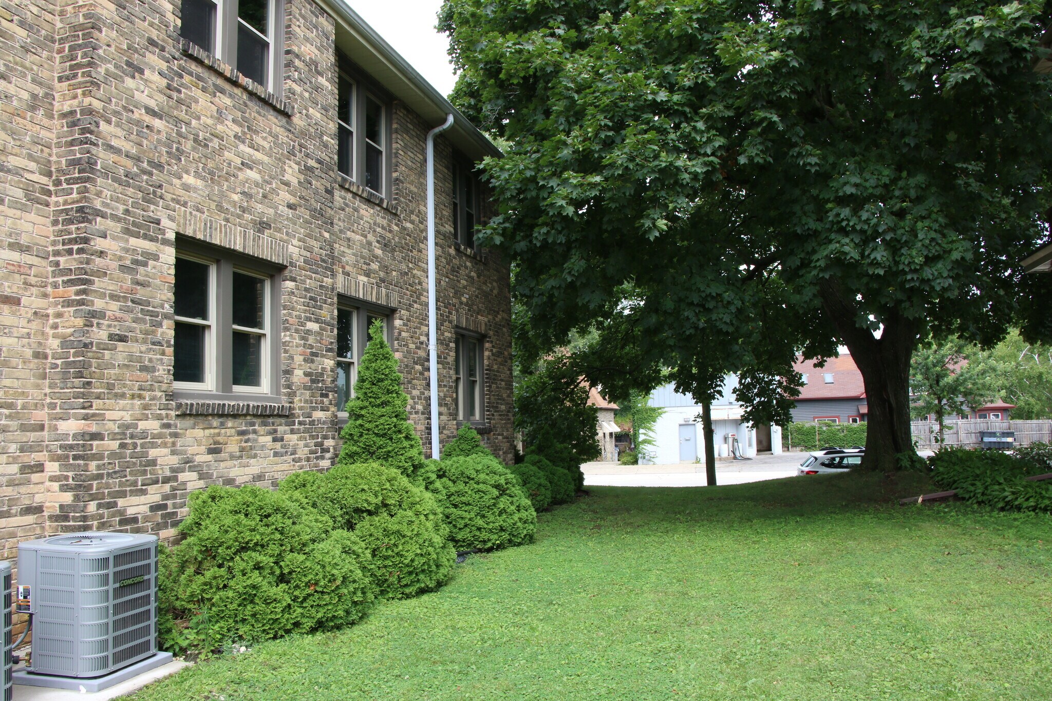 Building Photo - 6615 W Bluemound Rd