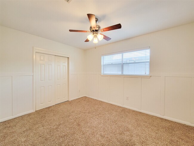 Building Photo - 2115 Forest Oaks Dr