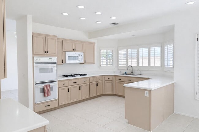 Building Photo - 78715 Naples Dr