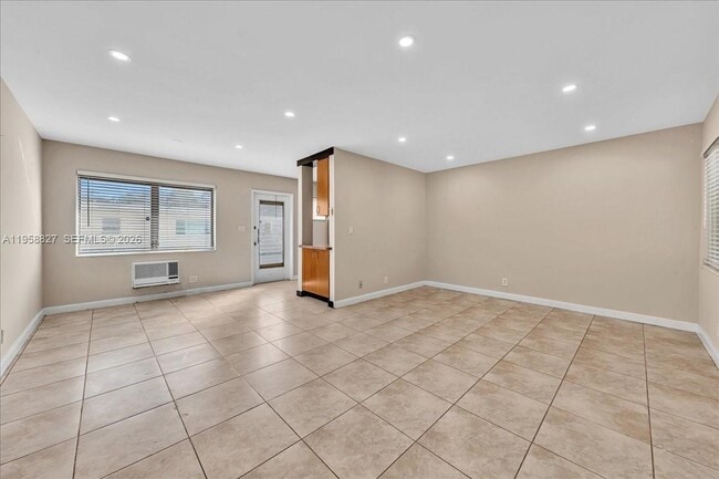 Building Photo - 707 S 19th Ave