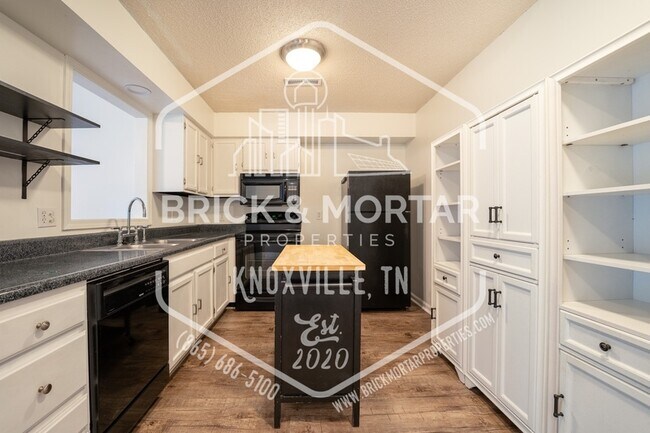 Building Photo - 7933 Dighton Way