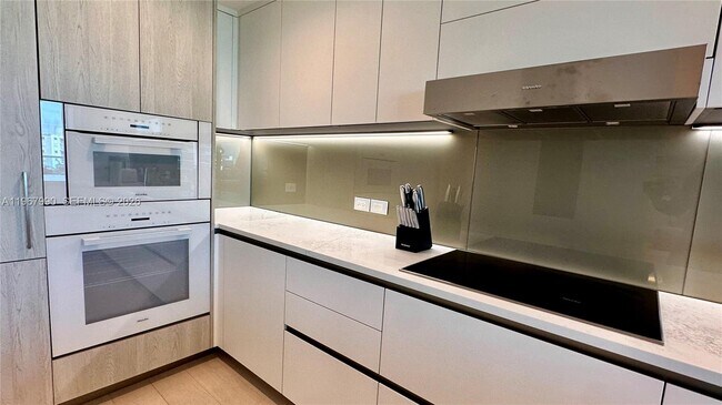 Building Photo - 9201 E Bay Harbor Dr