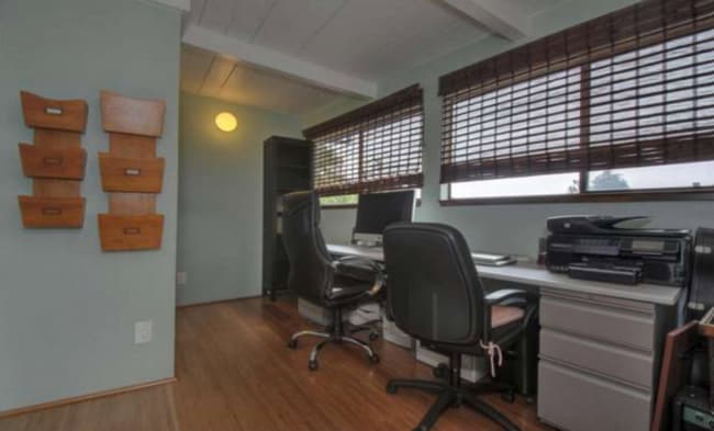 Building Photo - Short walk to the Beach / Available Now / Pets Welcome