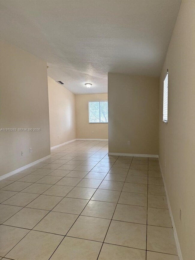 Building Photo - 2930 SE 12th Rd