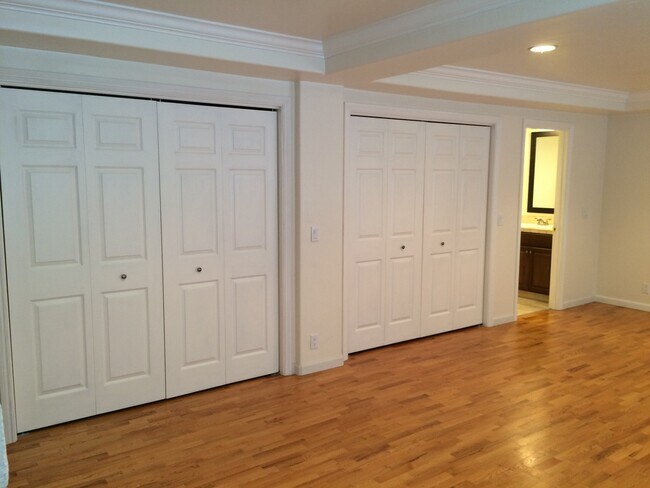 Building Photo - Great 3 Bedroom 3 Bath House in Monterey Fishermans Flats Neighborhood