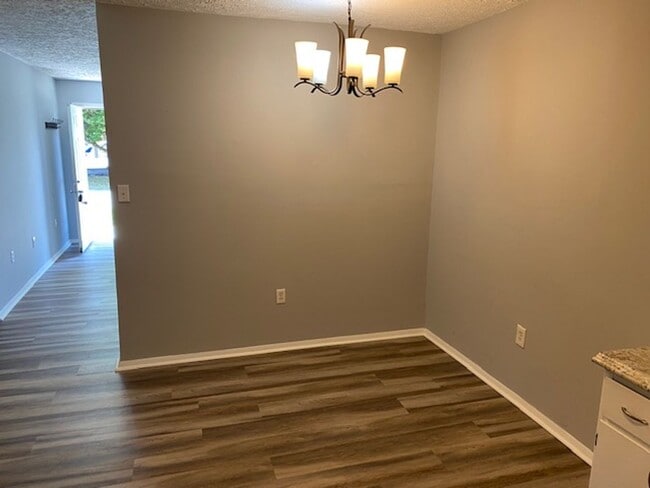 Building Photo - 810 Old McGinley Dr
