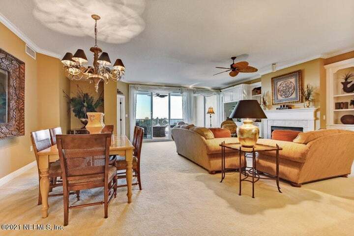 Family/Dining Room - 120 S Serenata Dr