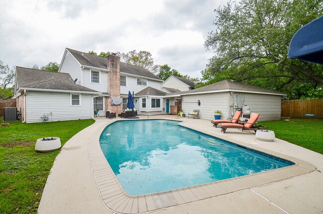 Building Photo - 2019 Briarlee Dr