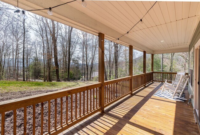 Building Photo - East AVL - Contemporary Farmhouse on Large Wooded Lot