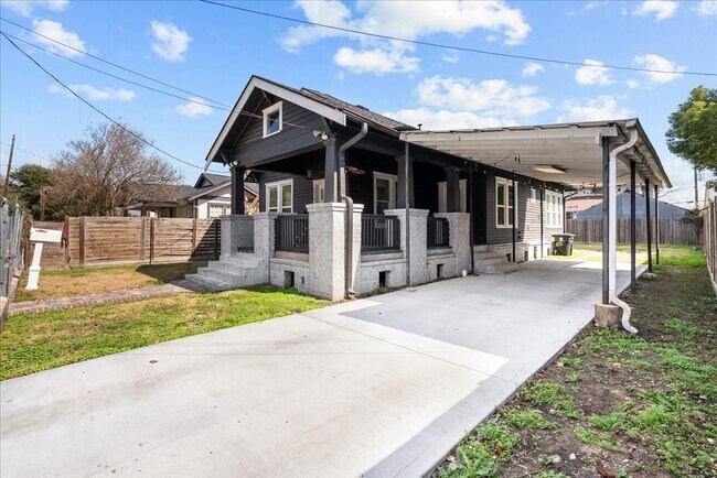 Building Photo - 213 Grace St