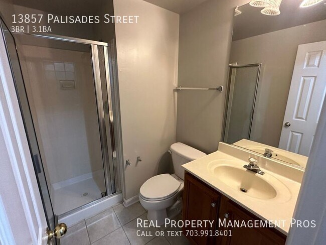 Building Photo - 13857 Palisades St