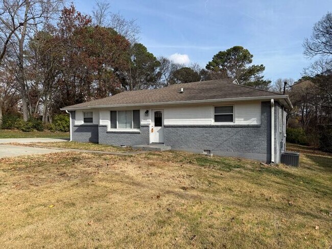 Building Photo - FOR RENT - 3 Bed 2 Bath House in South Nash - Pet Friendly