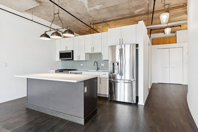 Building Photo - 6 S Laflin St