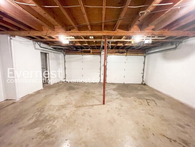 Building Photo - 1310 Sun Valley Rd