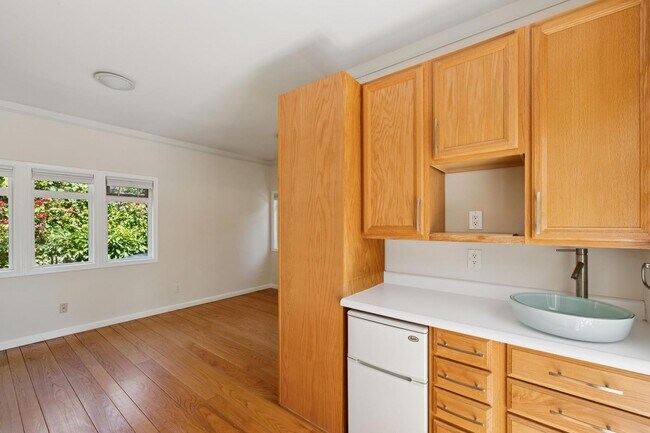 Building Photo - Beautiful Ranch Home with Bonus Room & Detached ADU | Minutes to Downtown