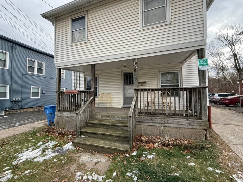 Building Photo - 353 Park St