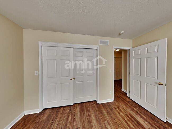 Building Photo - 900 Suntree Dr