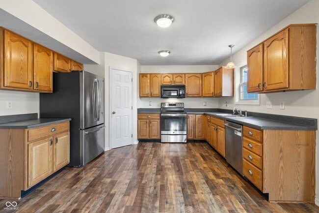 Building Photo - 7913 Meadow Bend Ln