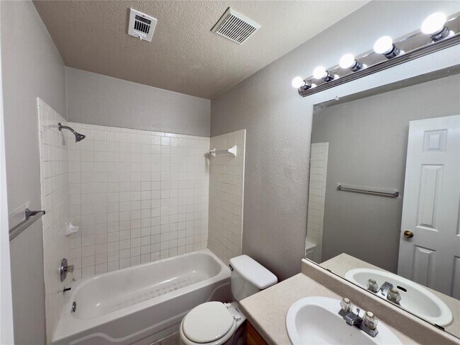 Building Photo - 1030 Moser River Dr