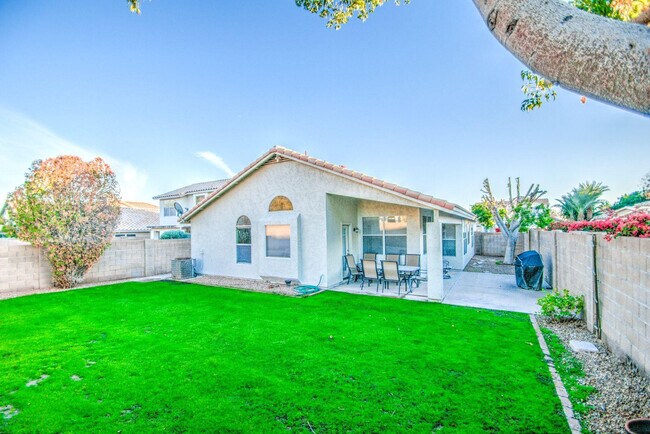 Building Photo - 3216 E Muirwood Dr