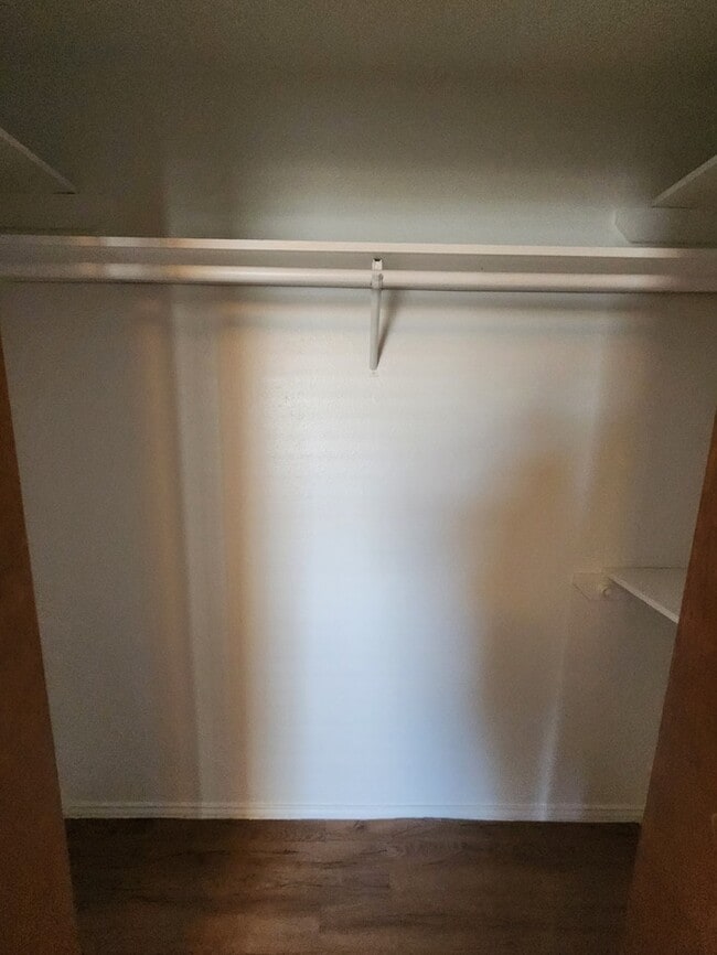 Building Photo - 2 bed 2 bath, 2 car garage