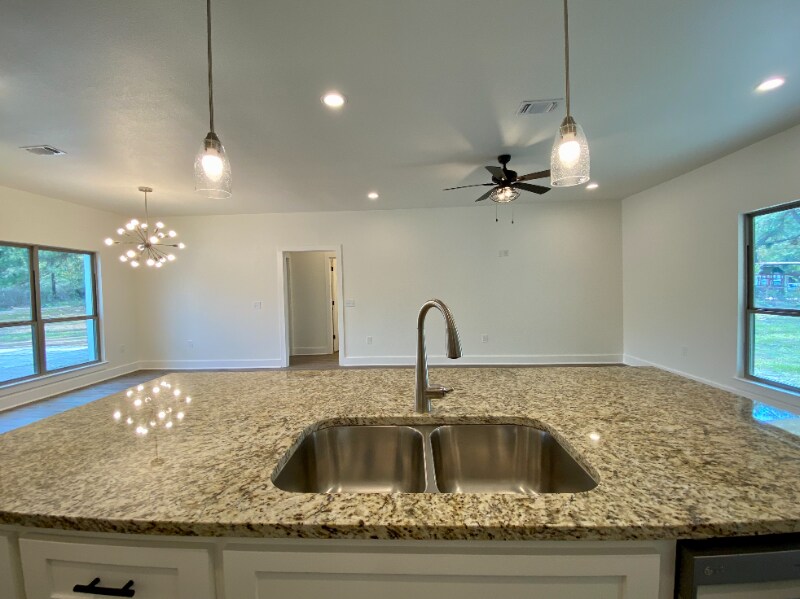 Building Photo - 346 Parks Cir