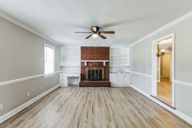 Building Photo - 412 Circle Dr