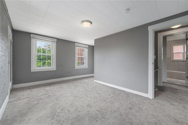 Building Photo - 160 Hazelwood Ave