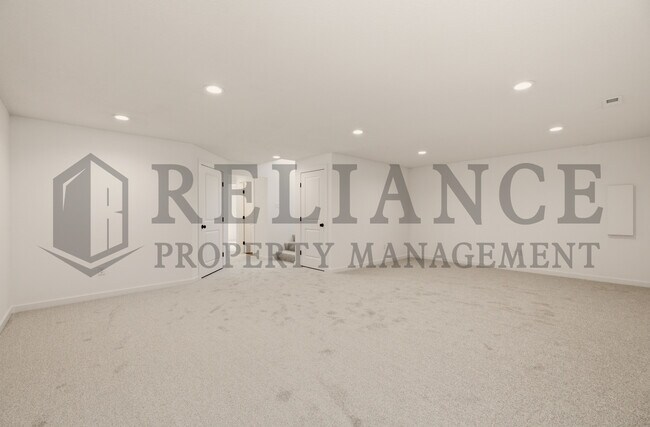 Building Photo - 5259 N Pinecrest Ct