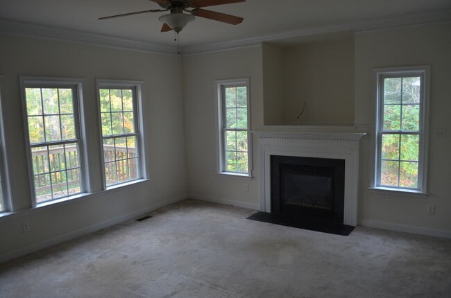 Building Photo - 4000 Oakleaf Rd
