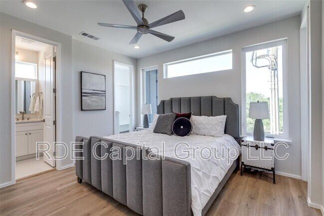 Building Photo - 3308 Birmingham Ave