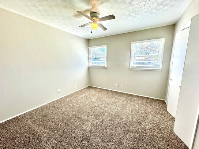 Building Photo - Beautiful Home right next to Hobby Lobby and Remington Park! Self Showing