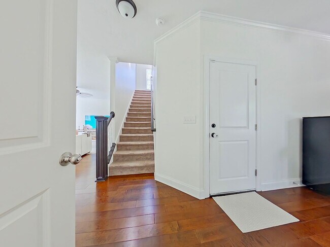 Building Photo - Beautiful 4 Bedroom home in Canterbury Farms!