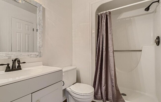 Building Photo - Spacious 2 Bed, 2 Bath Condo with Garage i...