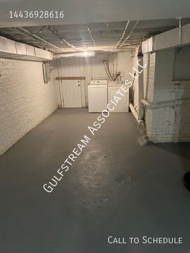 Building Photo - 702 N Kenwood Ave