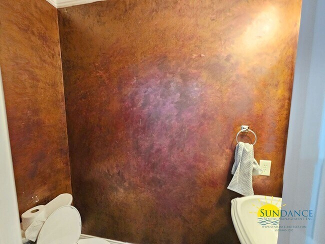 Building Photo - 223 Inverrary Dr