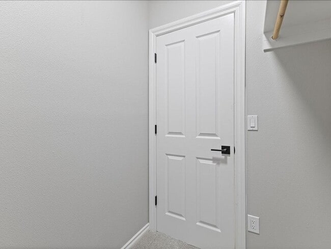 Building Photo - Newly Renovated Beaverton Home with Natura...