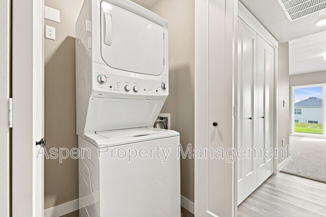 Building Photo - 3165 Lampe Ln