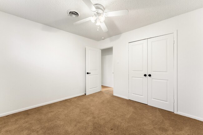 Building Photo - 112 Dawn Dr