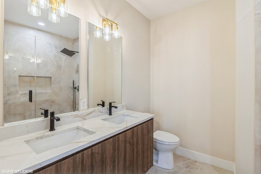 Building Photo - 3045 W Irving Park Rd