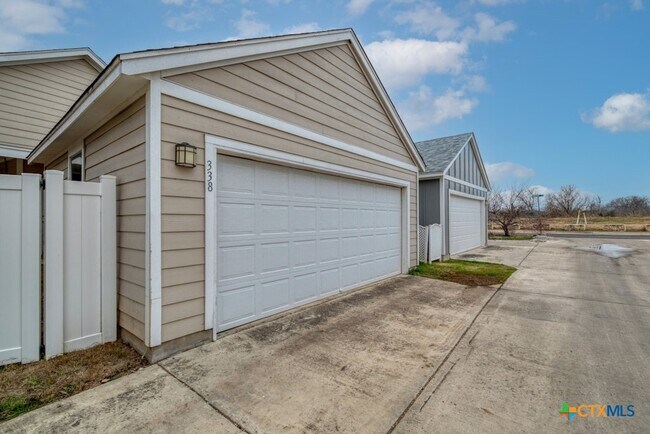 Building Photo - 338 Newberry Tr