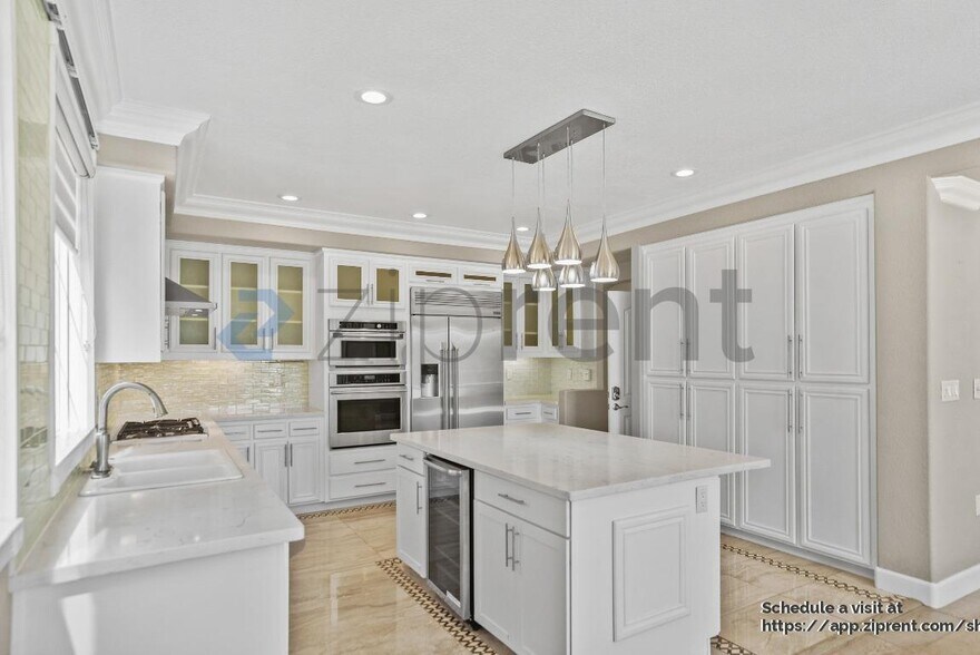 Building Photo - 51 Viola St