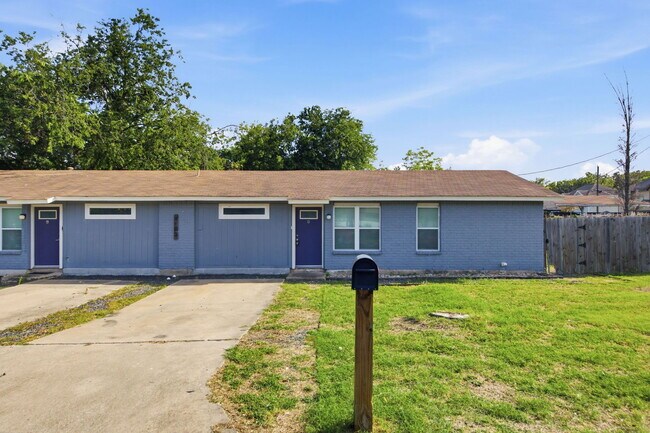 Building Photo - 1103 Booker Ave