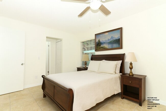 Building Photo - Sanford Home - 3/2 with garage and huge yard