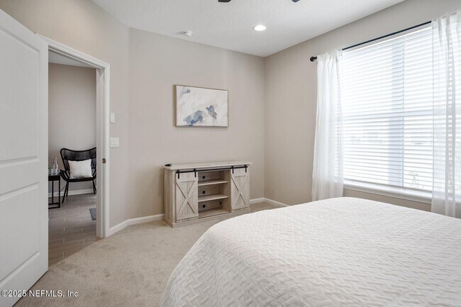 Building Photo - 698 Cherry Elm Dr