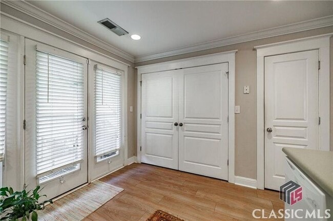 Building Photo - 660 Barnett Shoals Rd